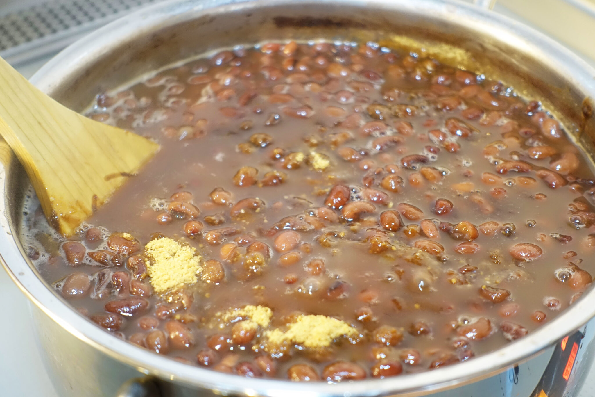 収穫したささげ（大角豆）で、あんこを作る